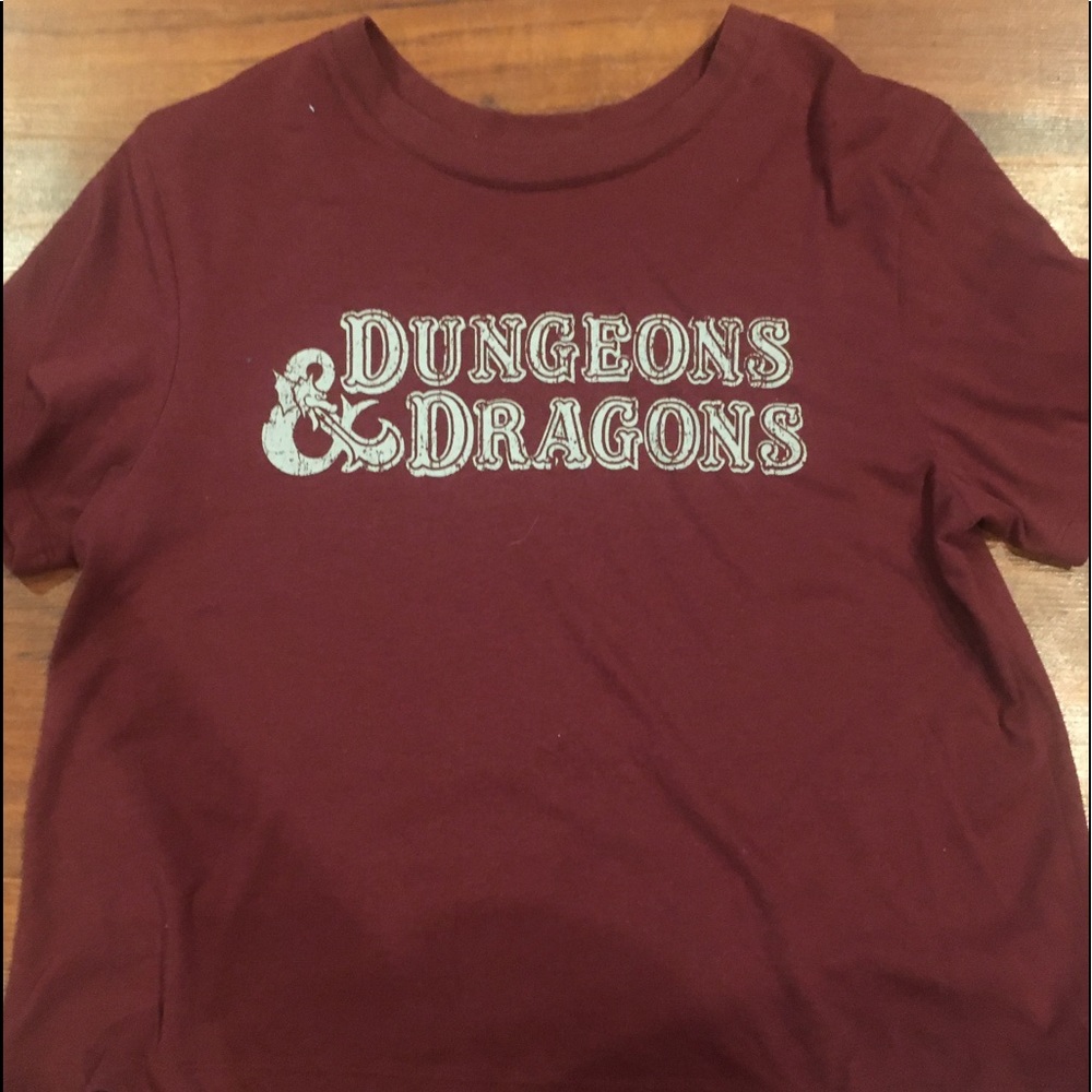 D&d shirt maroon sz med